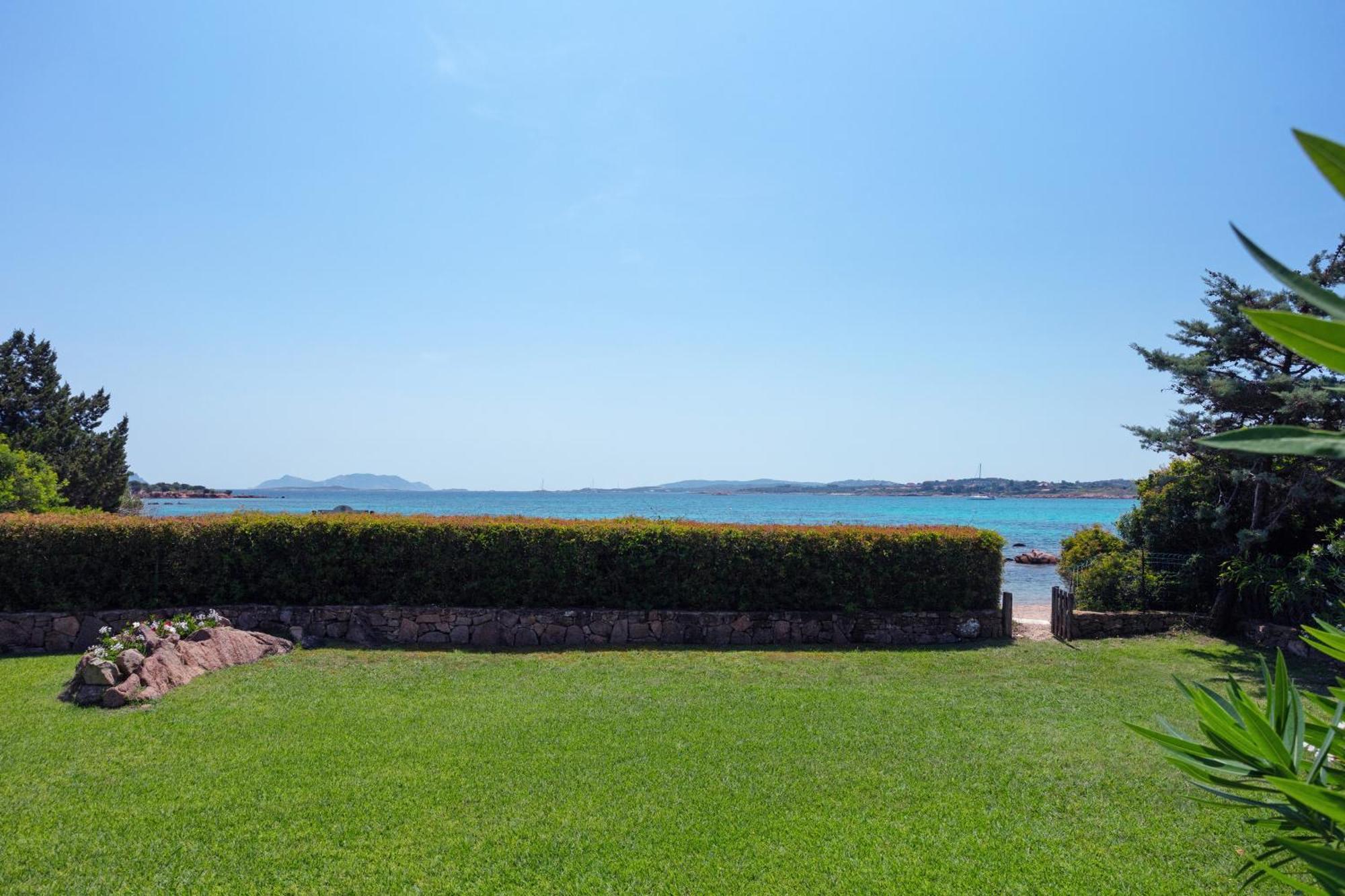Baia Dorata Beach Apartment Porto Istana Eksteriør bilde