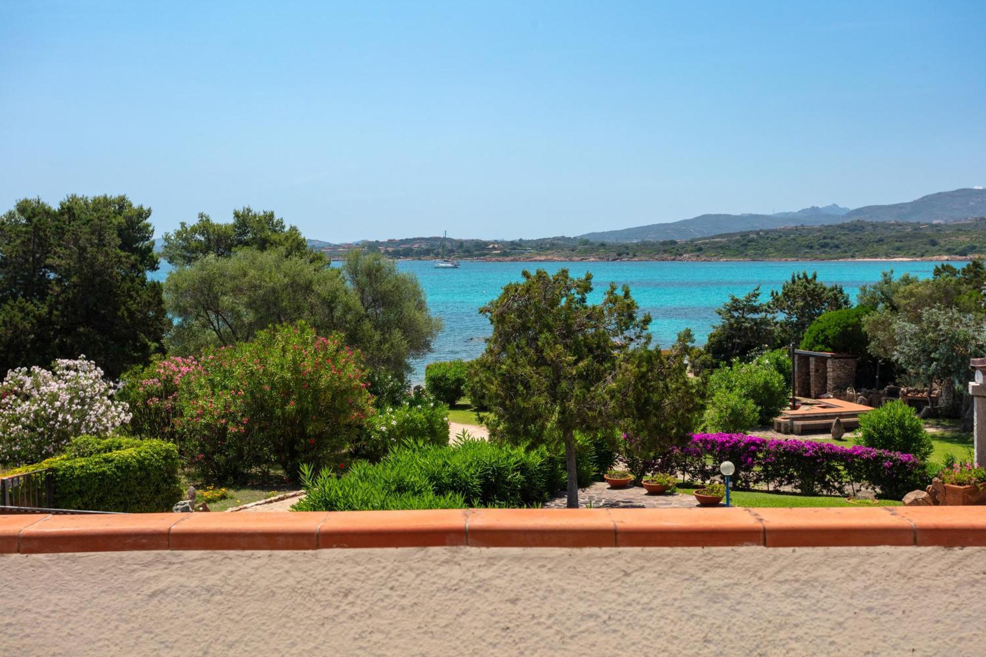 Baia Dorata Beach Apartment Porto Istana Eksteriør bilde