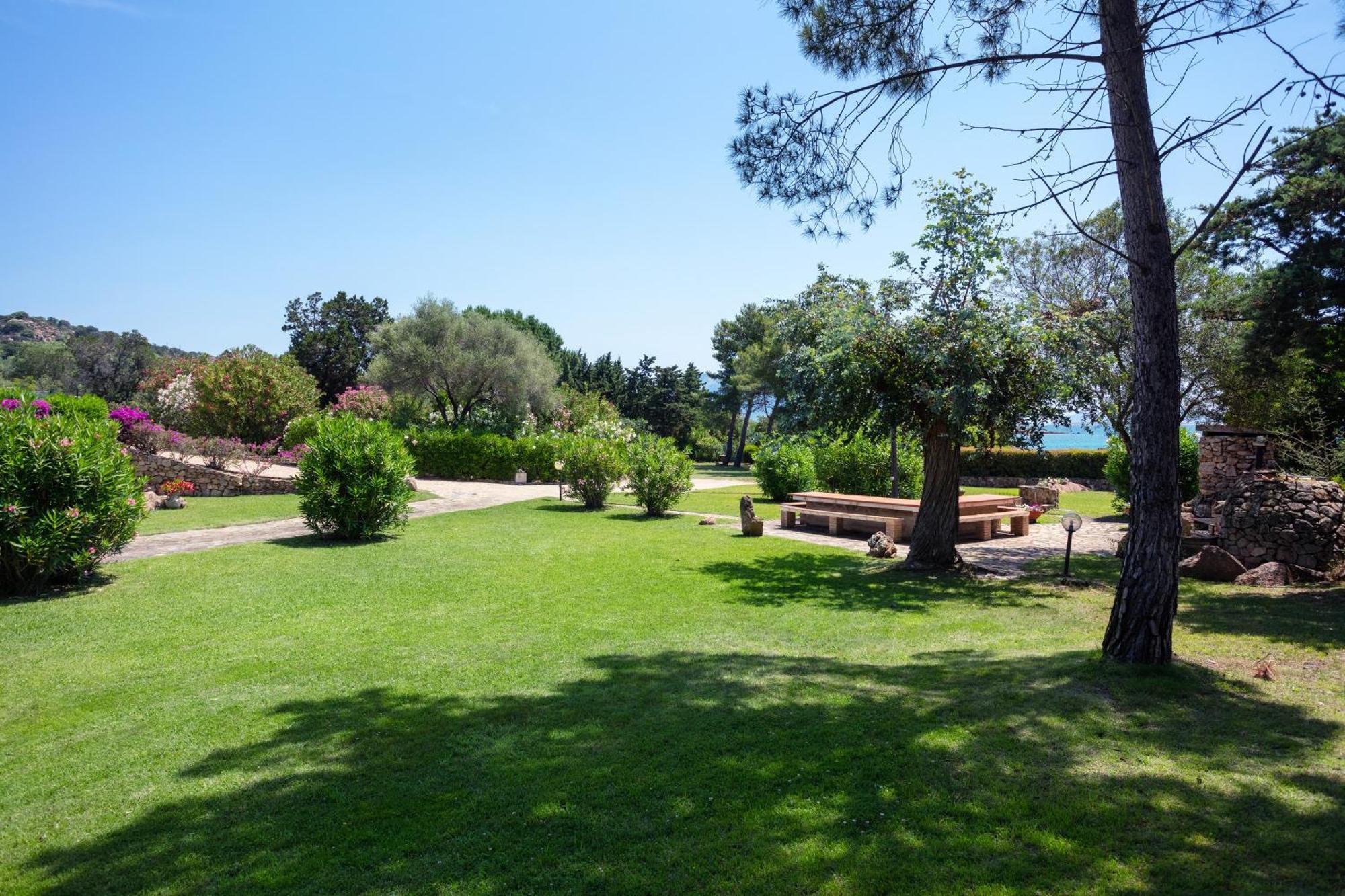 Baia Dorata Beach Apartment Porto Istana Eksteriør bilde